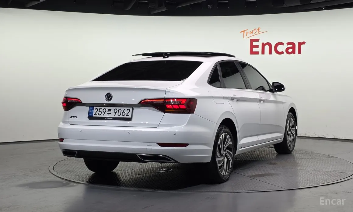 Photo 2 - Volkswagen Jetta