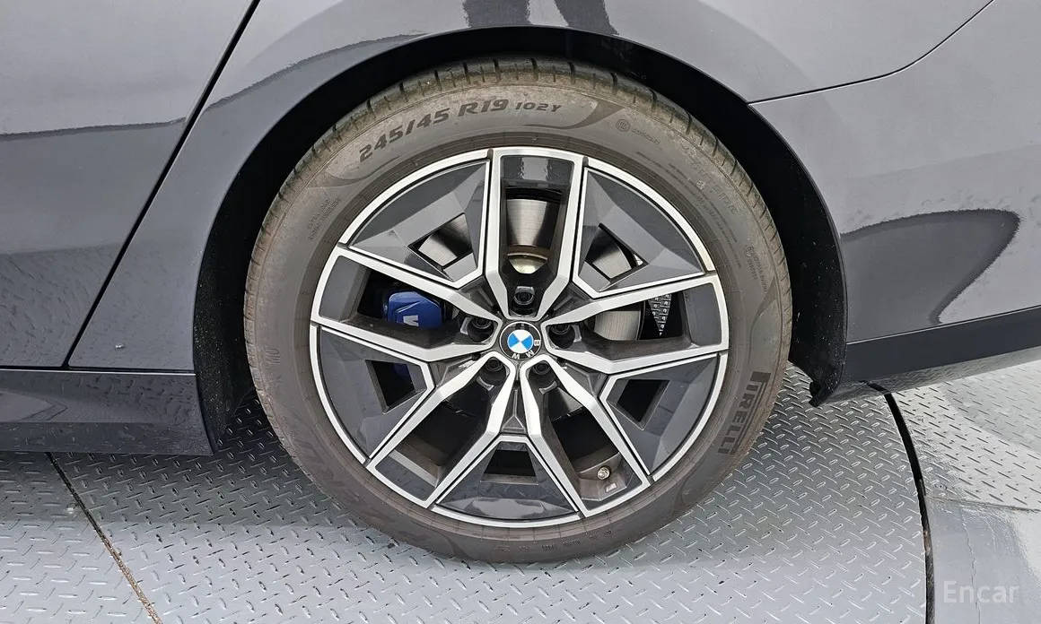 Фото 21 - BMW 5 Series