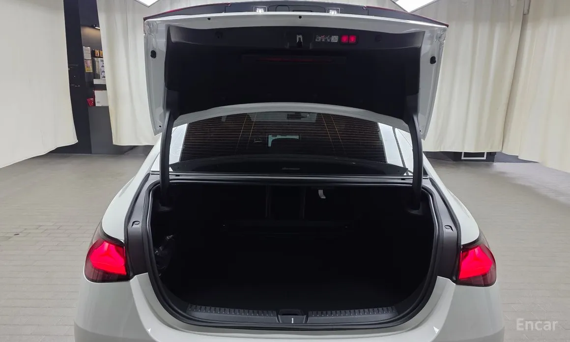 Mercedes-Benz E-Class 2024 E200 Avantgarde
