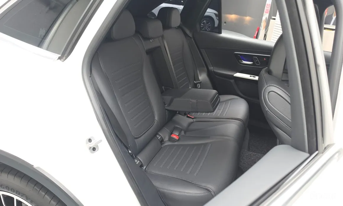 Mercedes-Benz GLC-Class 2023 GLC300 4MATIC AMG Line