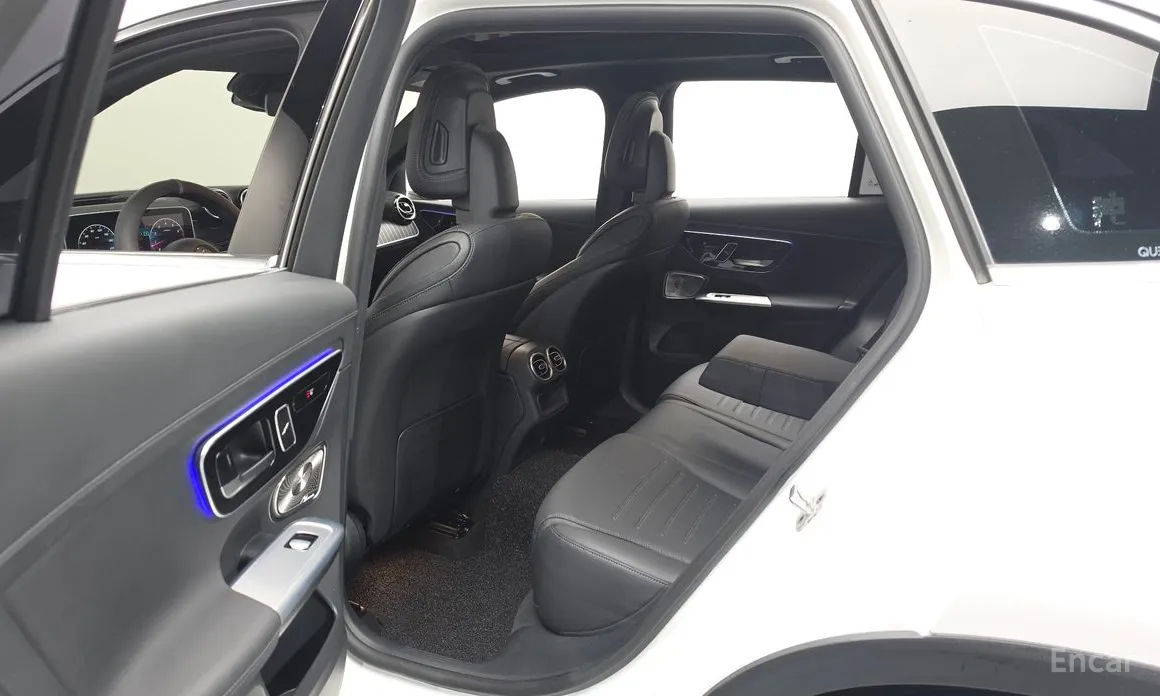Mercedes-Benz GLC-Class 2023 GLC300 4MATIC AMG Line