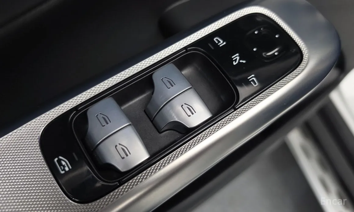 Mercedes-Benz GLC-Class 2023 GLC300 4MATIC AMG Line