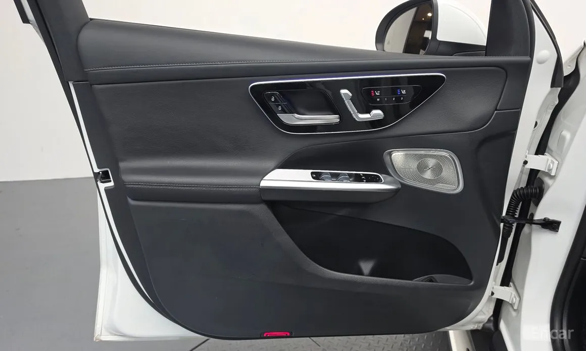 Mercedes-Benz GLC-Class 2023 GLC300 4MATIC AMG Line