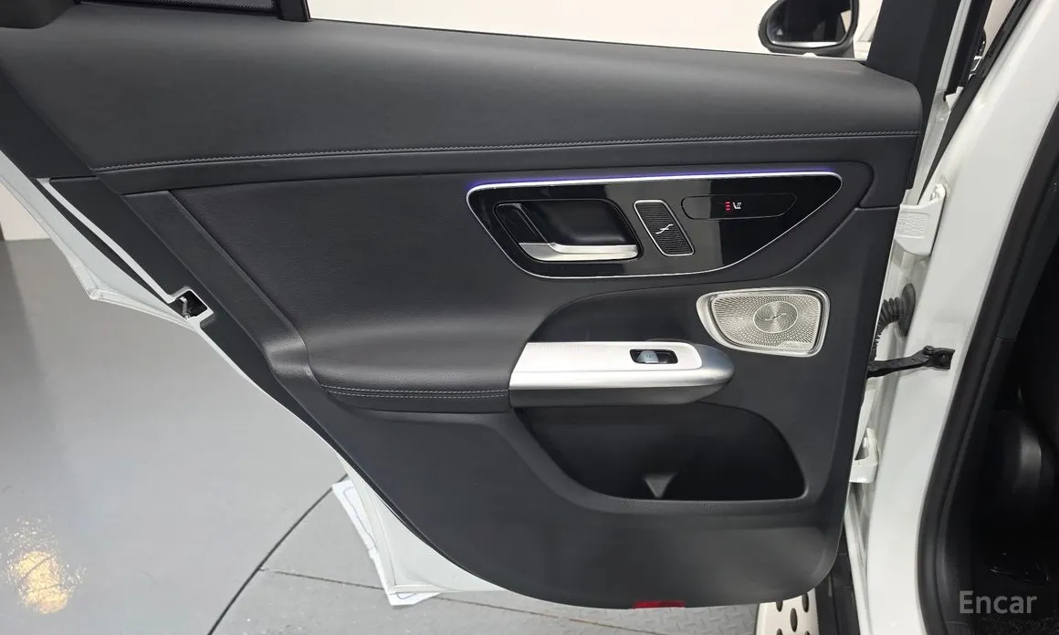 Mercedes-Benz GLC-Class 2023 GLC300 4MATIC AMG Line
