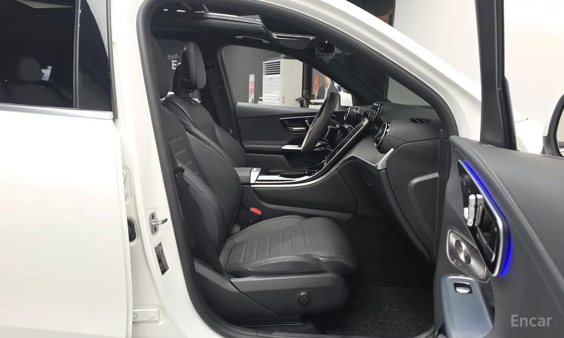 Mercedes-Benz GLC-Class 2023 GLC300 4MATIC AMG Line