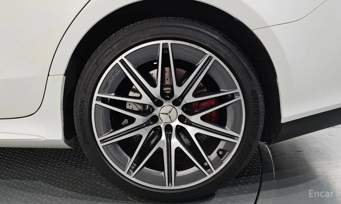 Фото 21 - Mercedes-Benz AMG GT