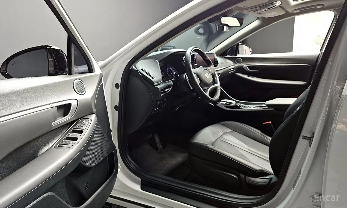 Photo 10 - Hyundai Sonata