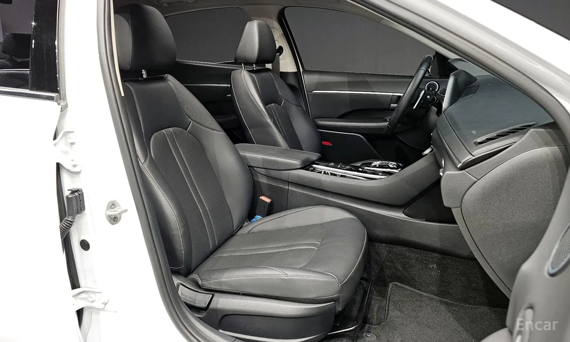 Photo 11 - Hyundai Sonata