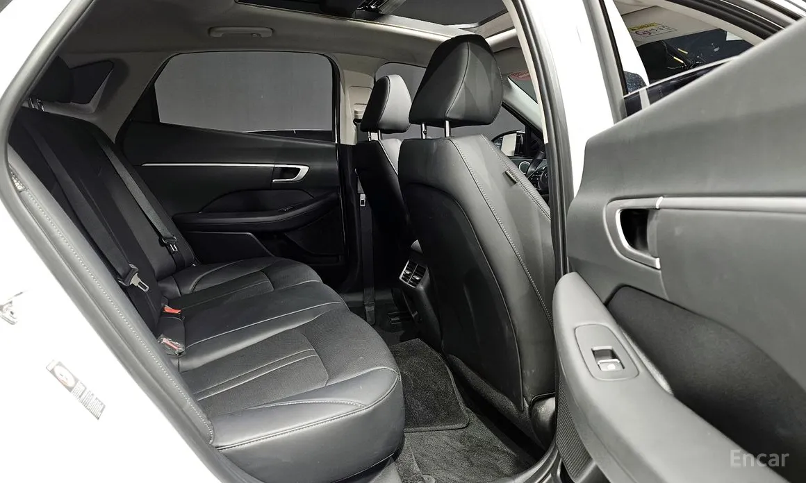 Photo 12 - Hyundai Sonata