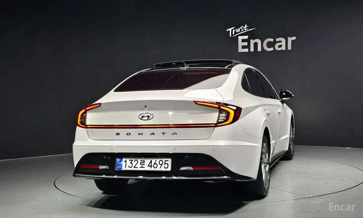 Photo 4 - Hyundai Sonata