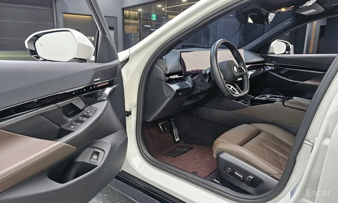 BMW 5 Series 2023 520i M Sport