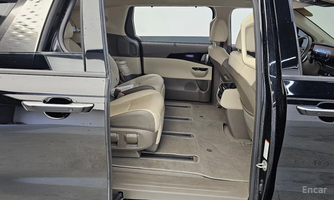Photo 11 - Kia Carnival