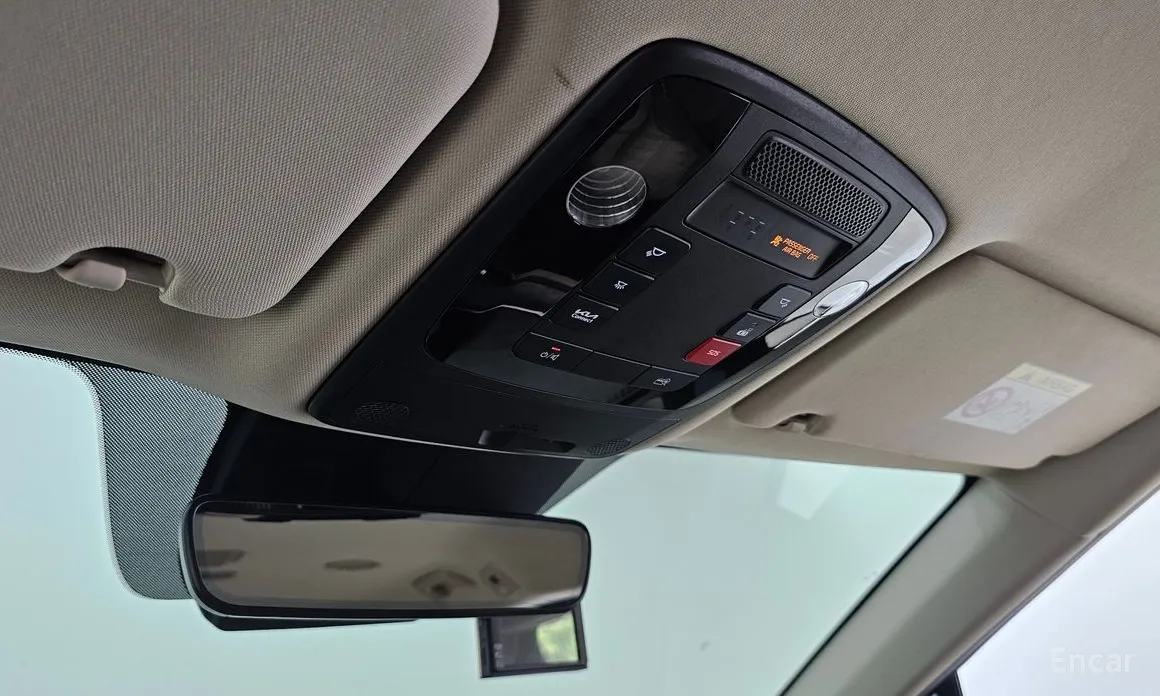 Photo 20 - Kia Carnival