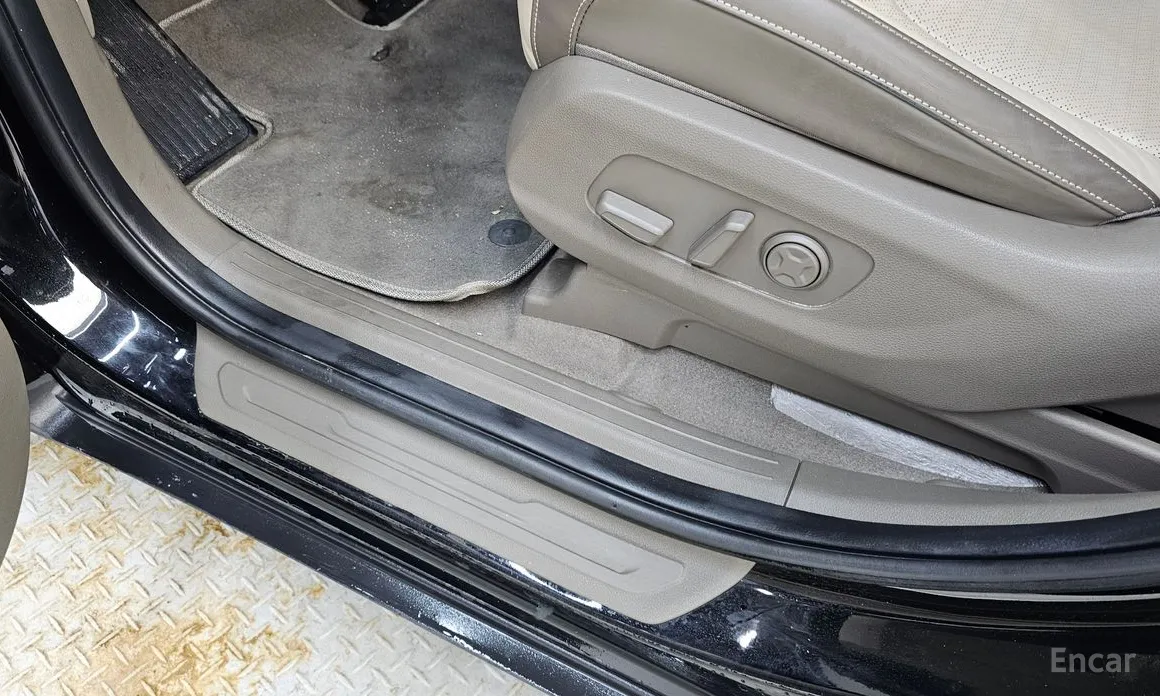 Photo 32 - Kia Carnival