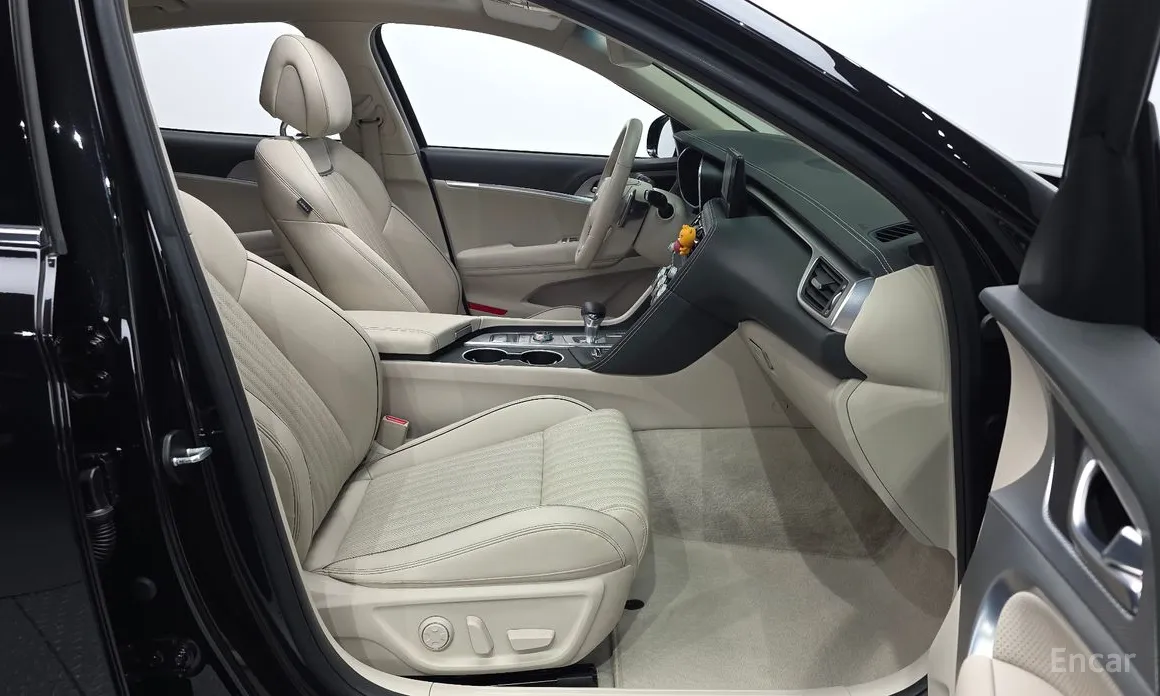 Photo 10 - Genesis G70