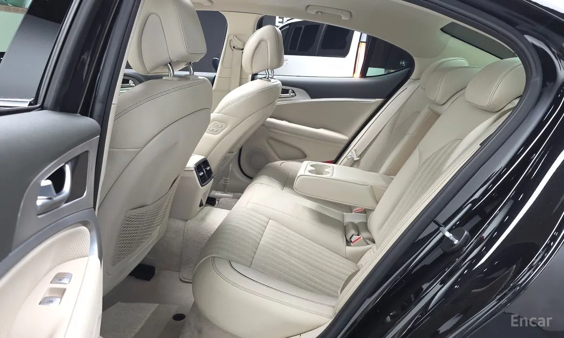 Photo 12 - Genesis G70