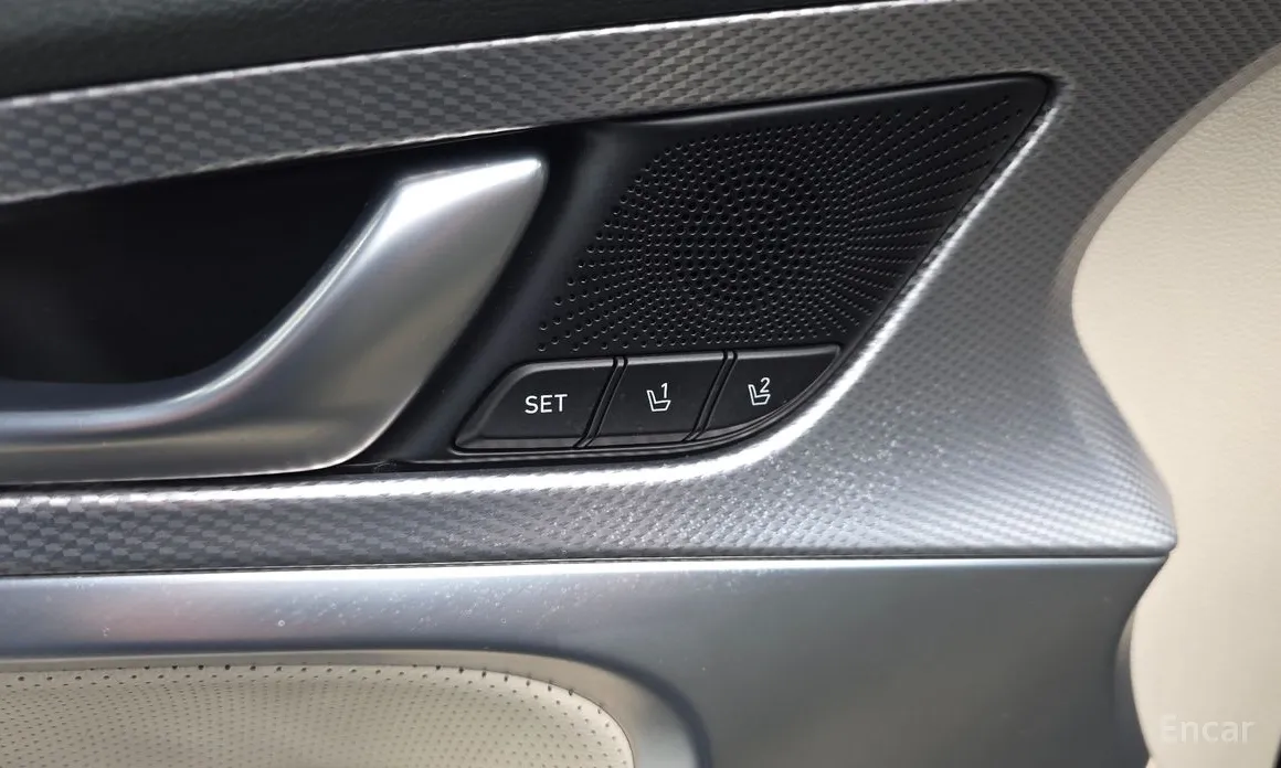 Photo 16 - Genesis G70