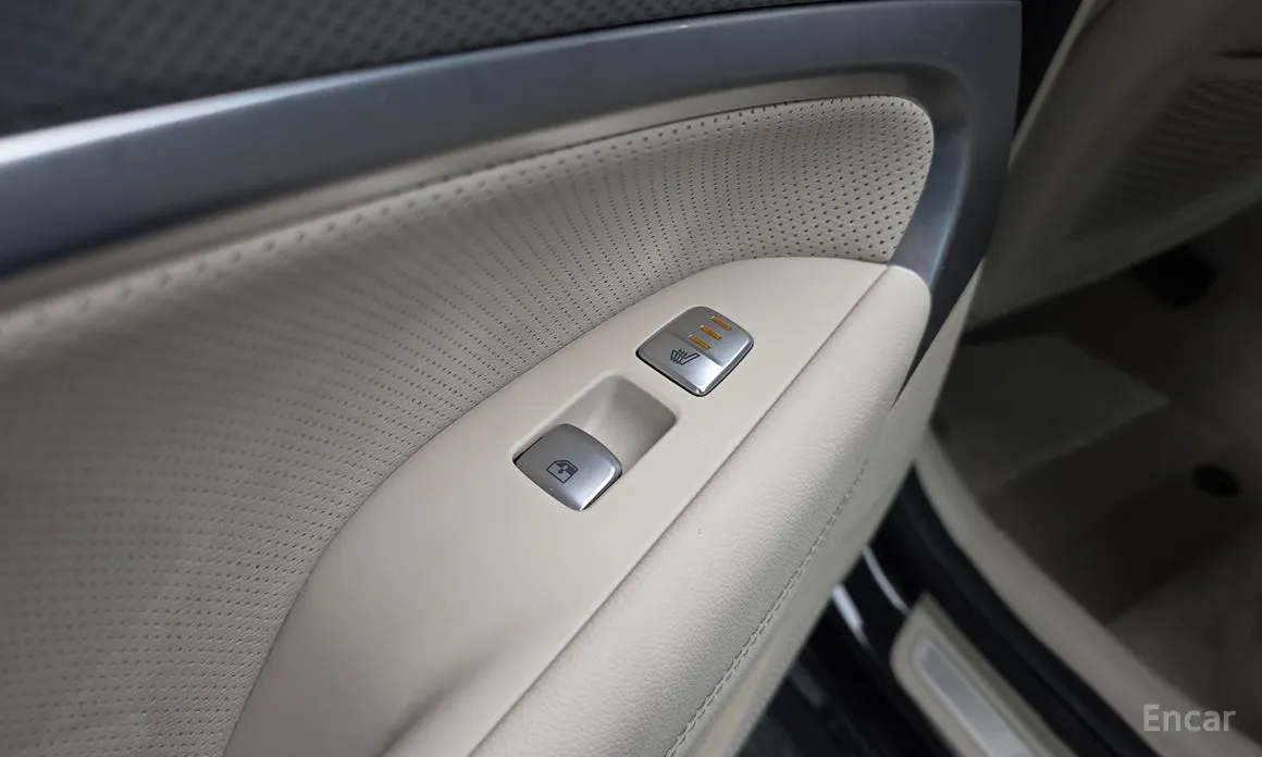 Photo 19 - Genesis G70