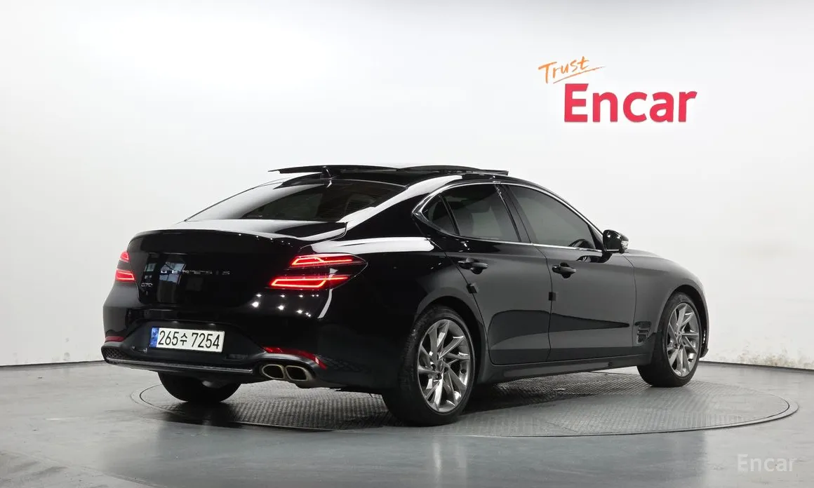 Photo 2 - Genesis G70