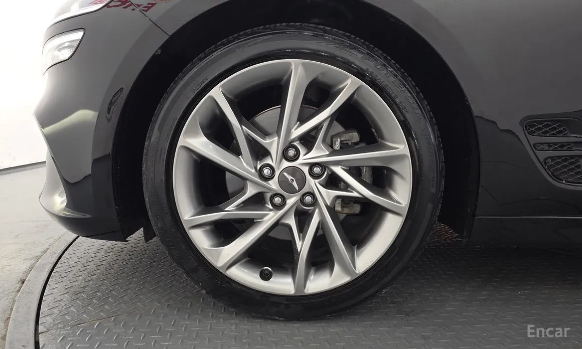 Photo 5 - Genesis G70