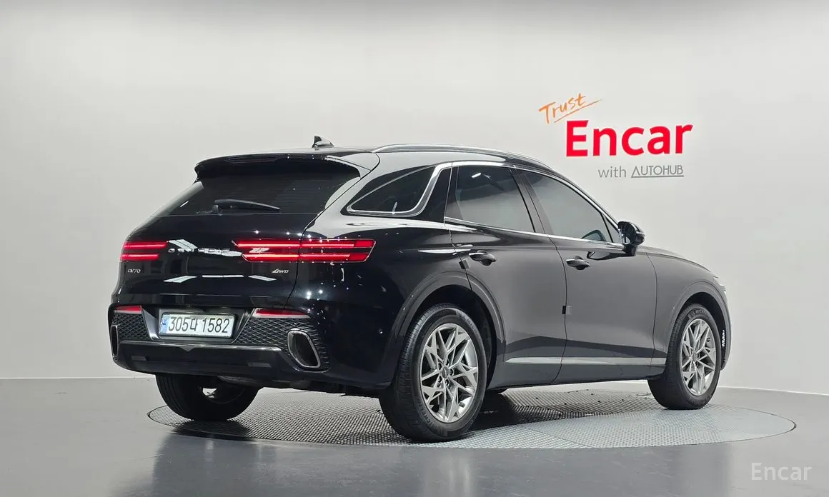 Фото 2 - Genesis GV70