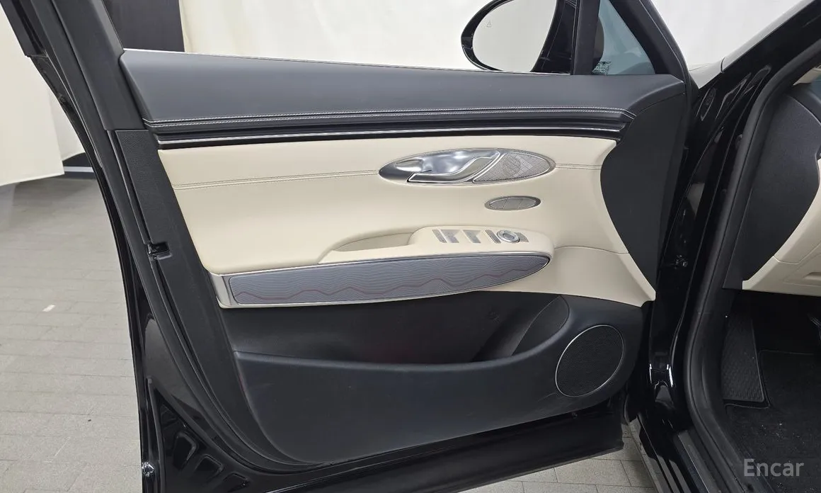 Фото 24 - Genesis GV70