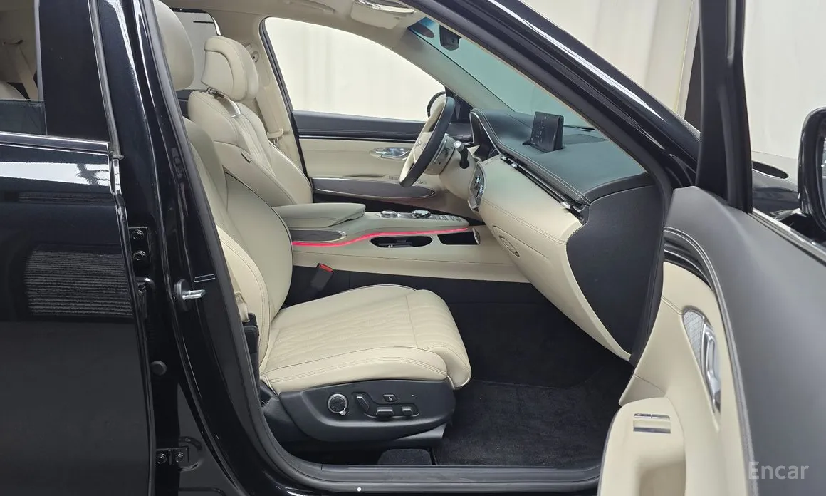 Фото 26 - Genesis GV70