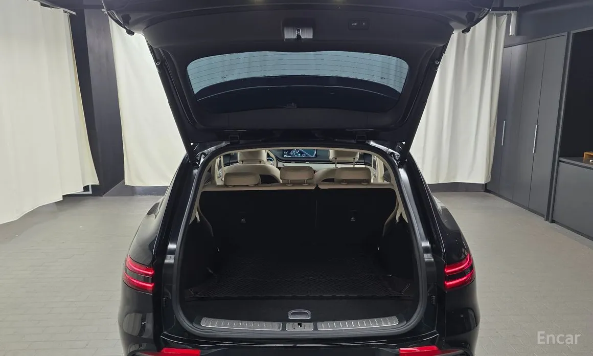 Фото 31 - Genesis GV70