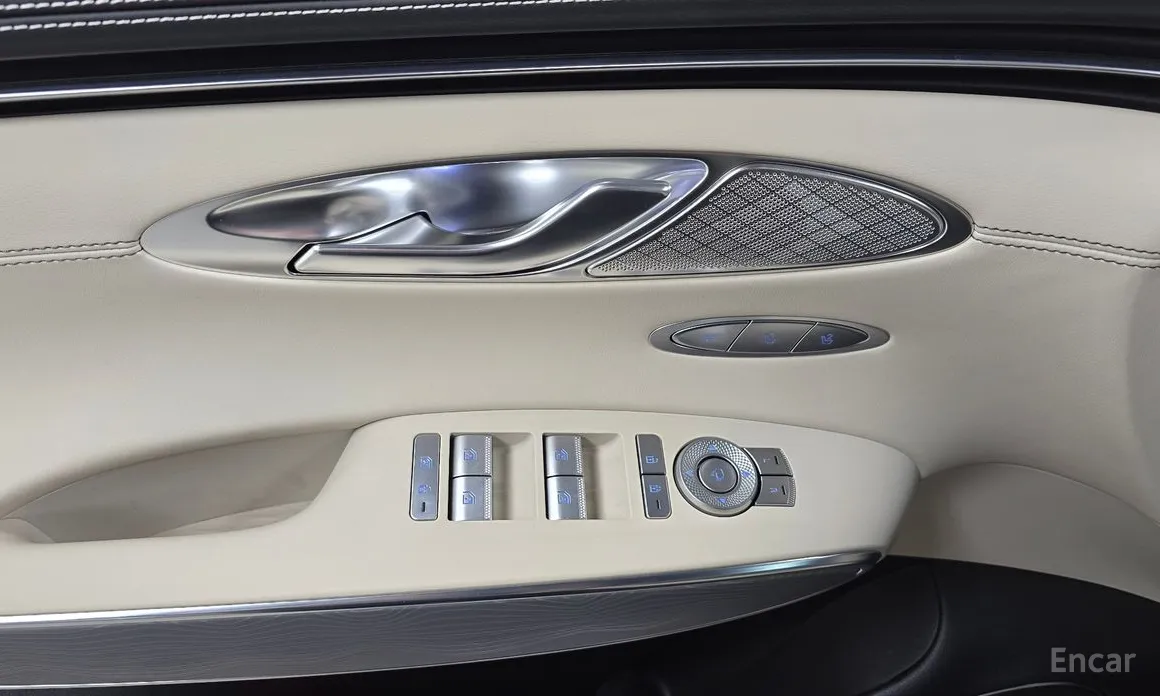 Фото 33 - Genesis GV70