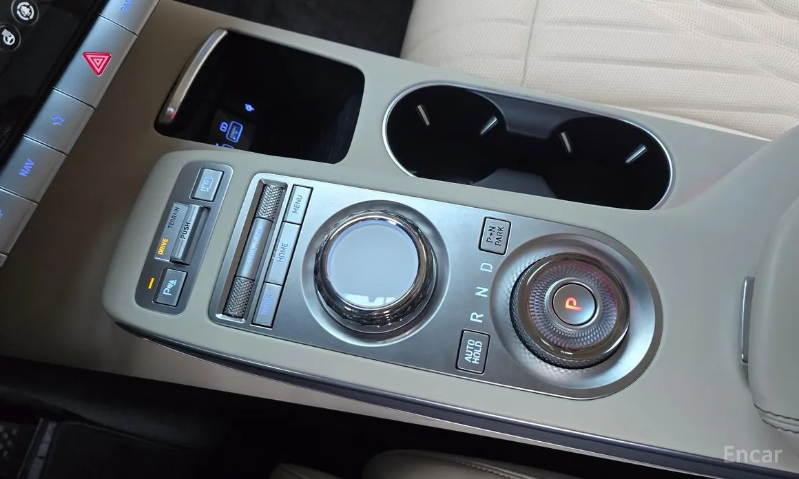 Фото 9 - Genesis GV70