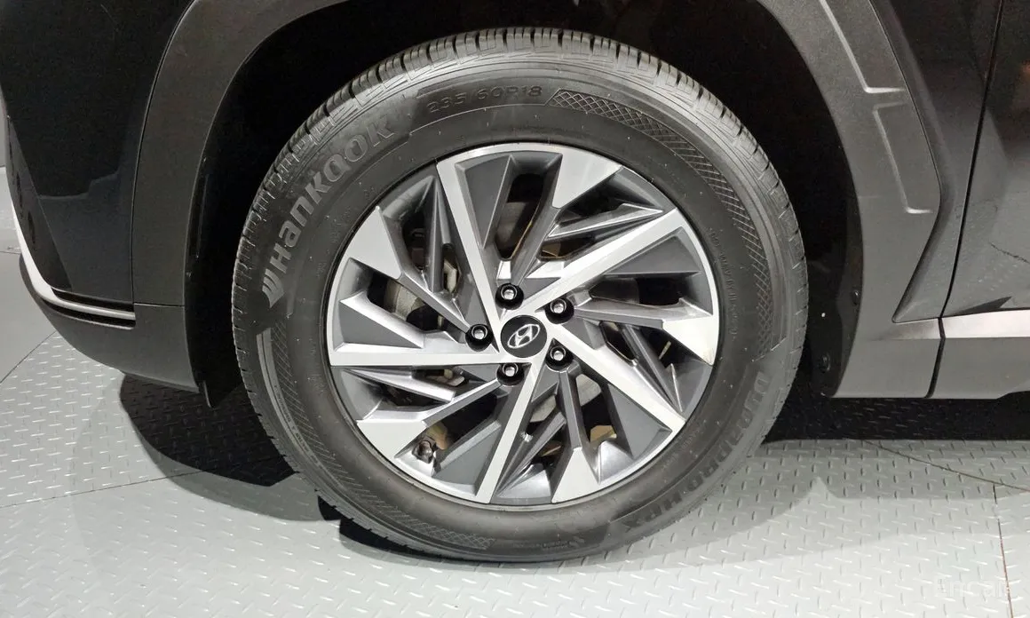 Photo 5 - Hyundai Tucson