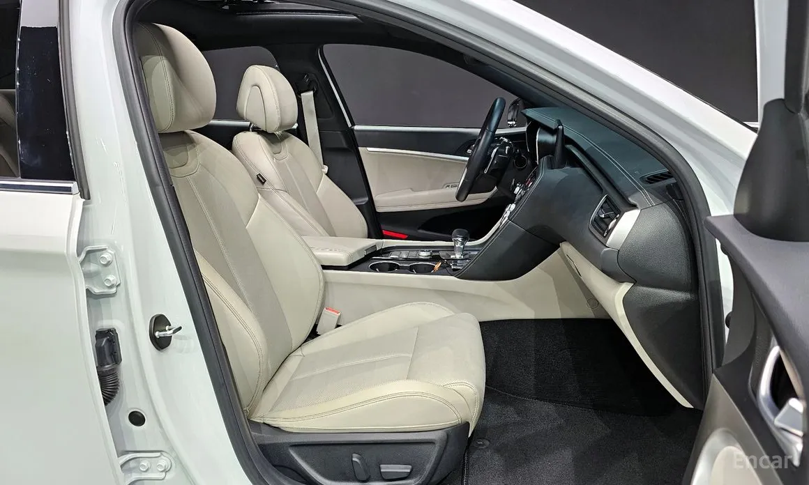 صورة 11 - Genesis G70