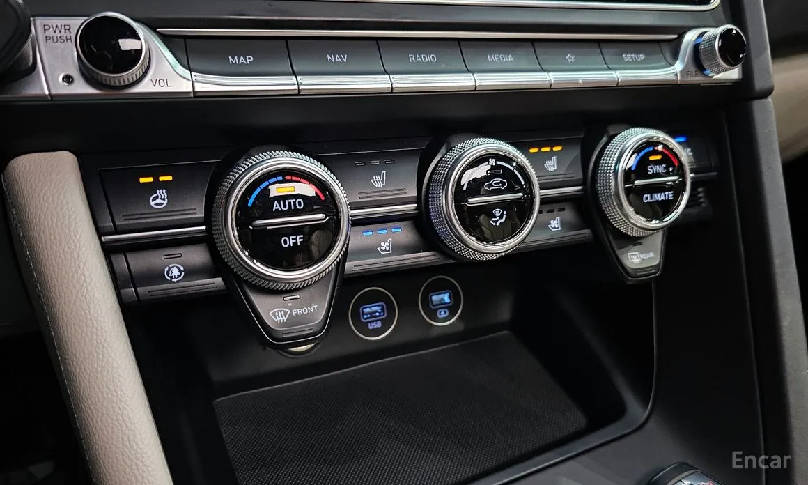 صورة 15 - Genesis G70