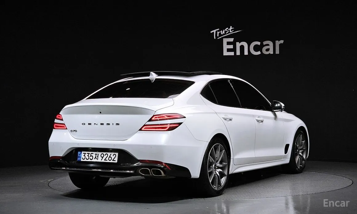 صورة 2 - Genesis G70