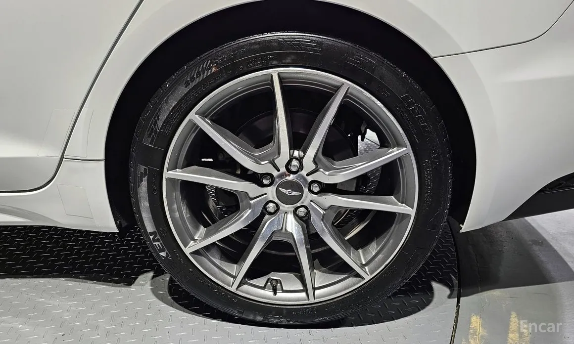صورة 21 - Genesis G70