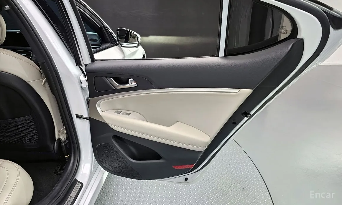 صورة 25 - Genesis G70
