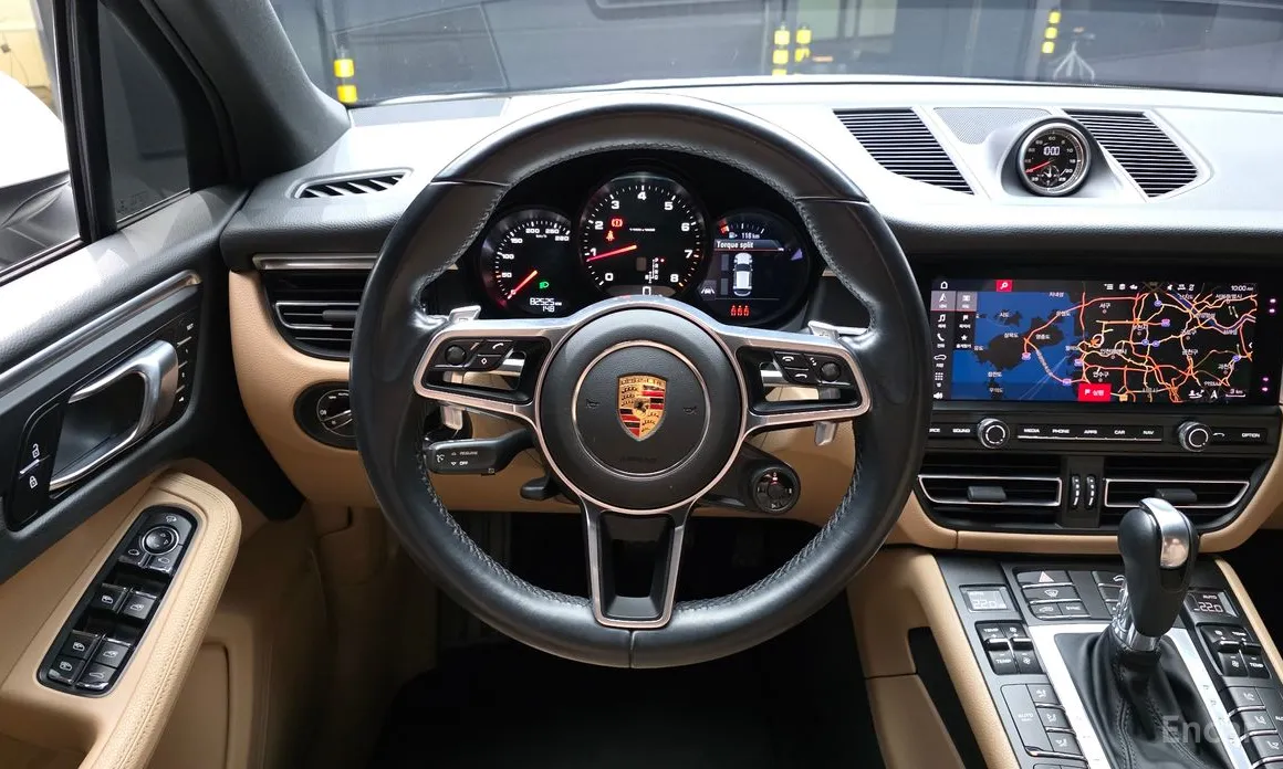 Фото 13 - Porsche Macan