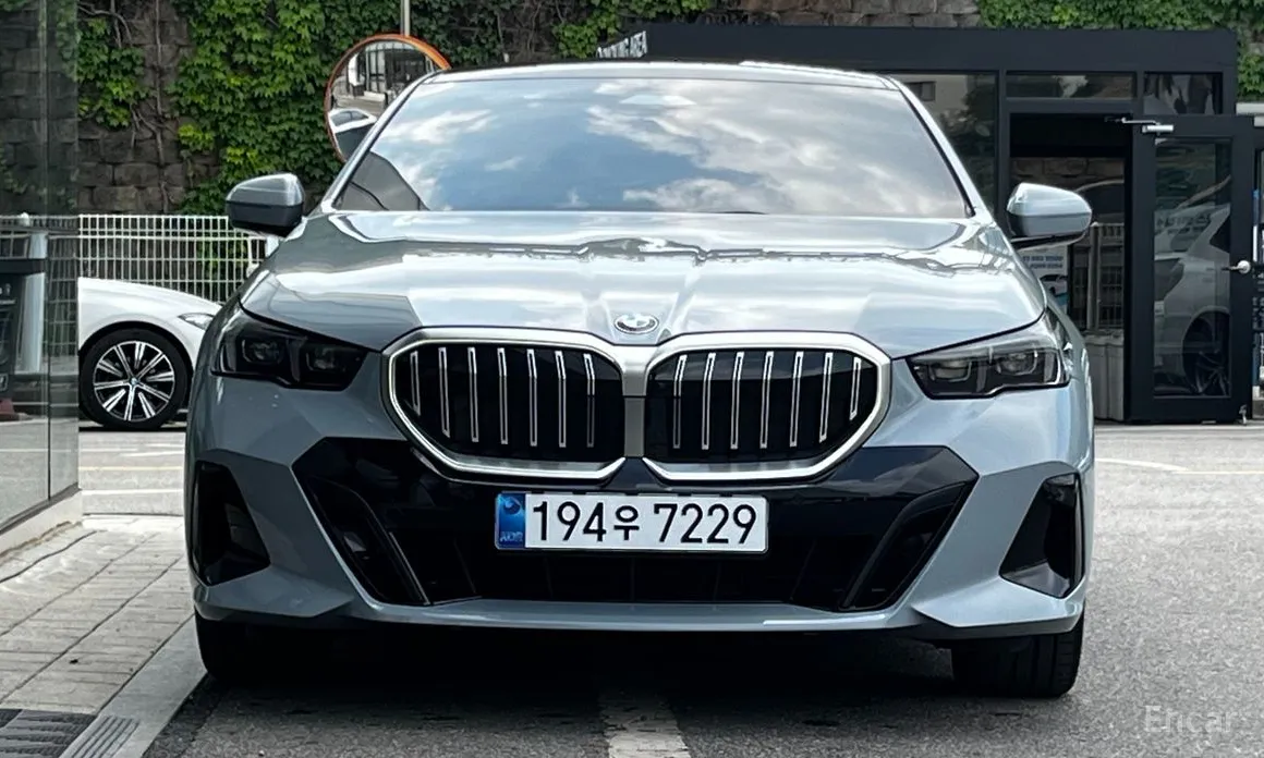 Фото 19 - BMW 5 Series