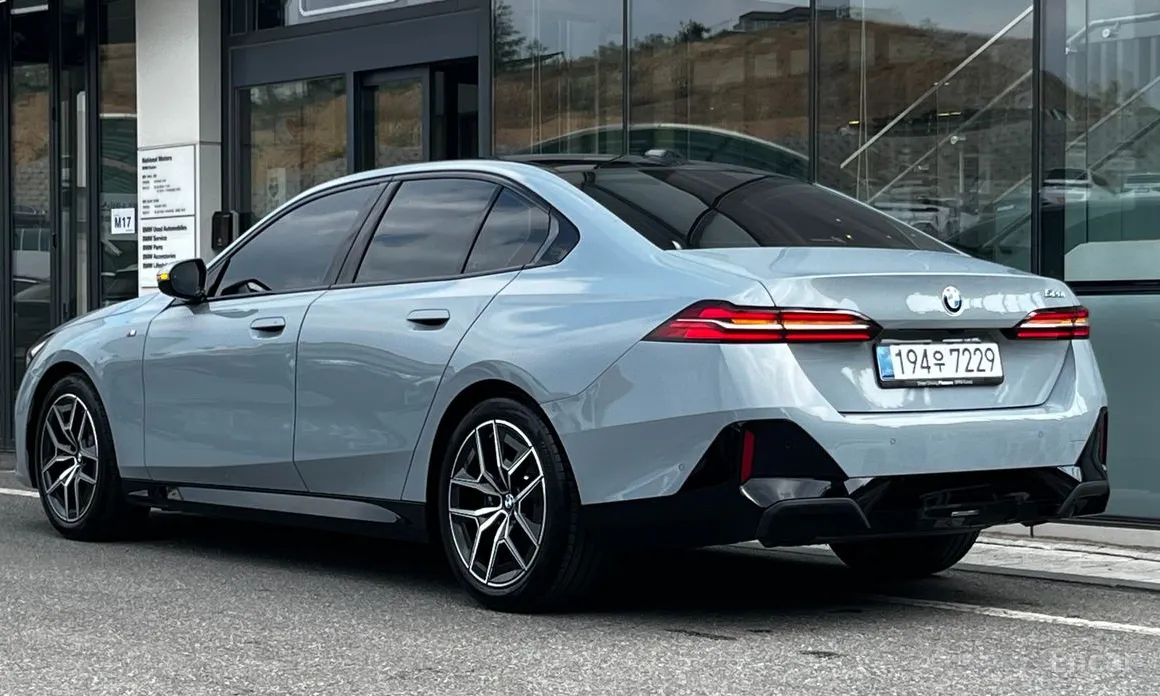 Фото 2 - BMW 5 Series