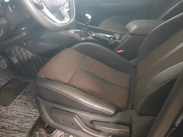 Foton Tunland F9 2023 2023款 2.0T柴油手动四驱奋斗精英型长厢4F20TC