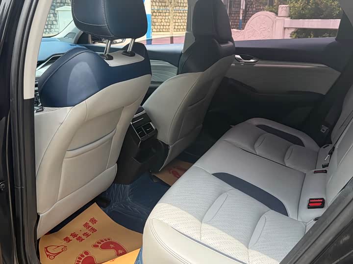Фото 6 - Geely Preface