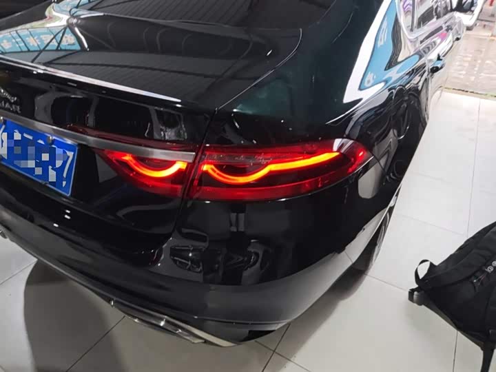 Zdjęcie 8 - Jaguar XF L