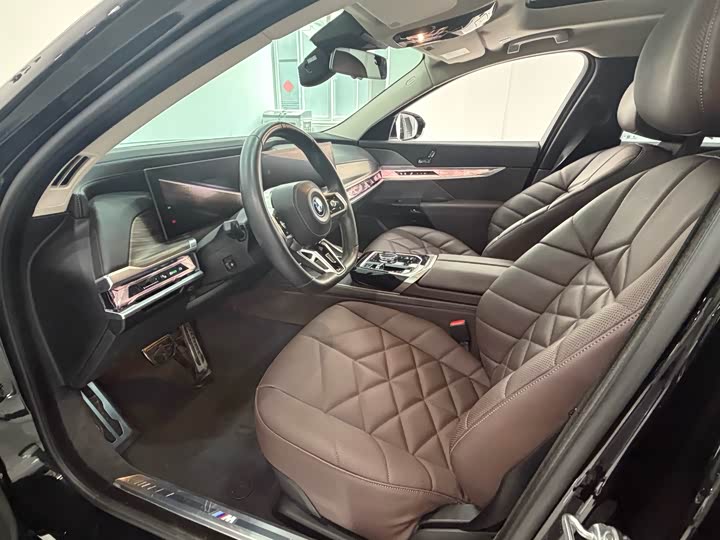BMW i7 2023 2023款 eDrive50L 领先M运动套装
