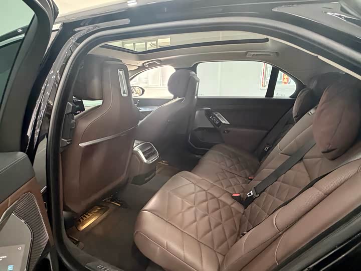 BMW i7 2023 2023款 eDrive50L 领先M运动套装