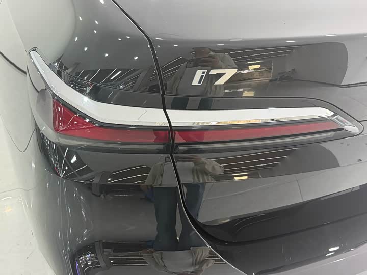 BMW i7 2023 2023款 eDrive50L 领先M运动套装
