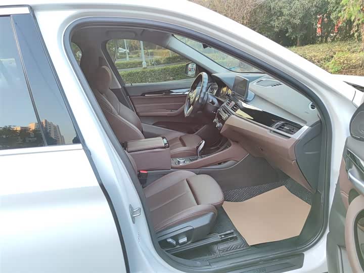 Фото 6 - BMW X1
