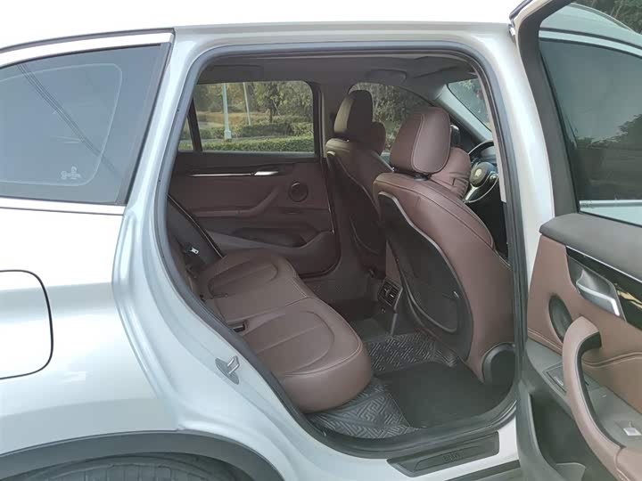 Фото 7 - BMW X1