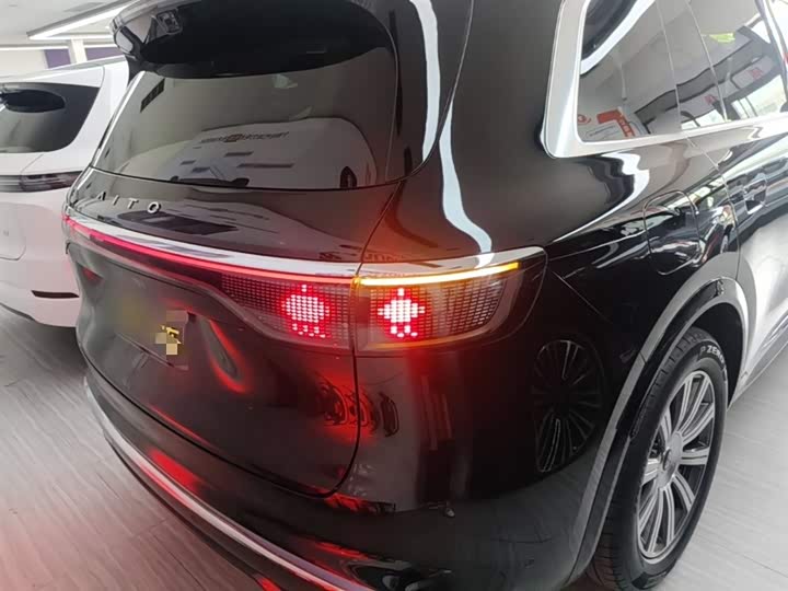 Aito M8 2025 2025款 增程 Max版 37kWh 6座版 (192线激光雷达）
