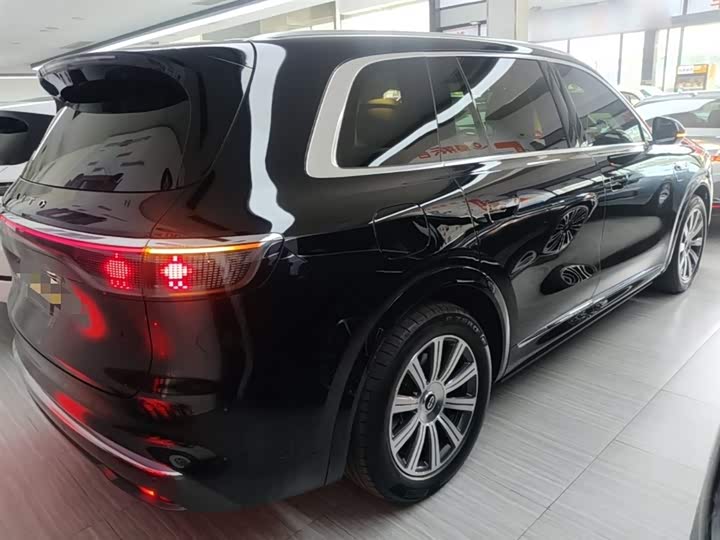 Aito M8 2025 2025款 增程 Max版 37kWh 6座版 (192线激光雷达）