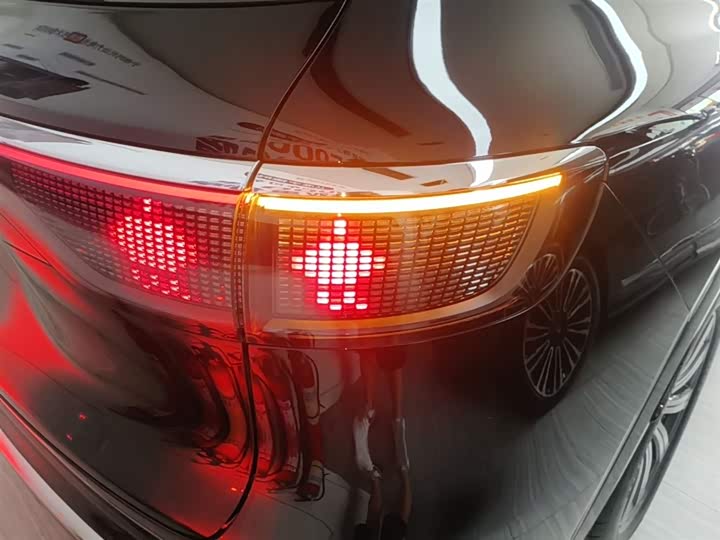 Aito M8 2025 2025款 增程 Max版 37kWh 6座版 (192线激光雷达）